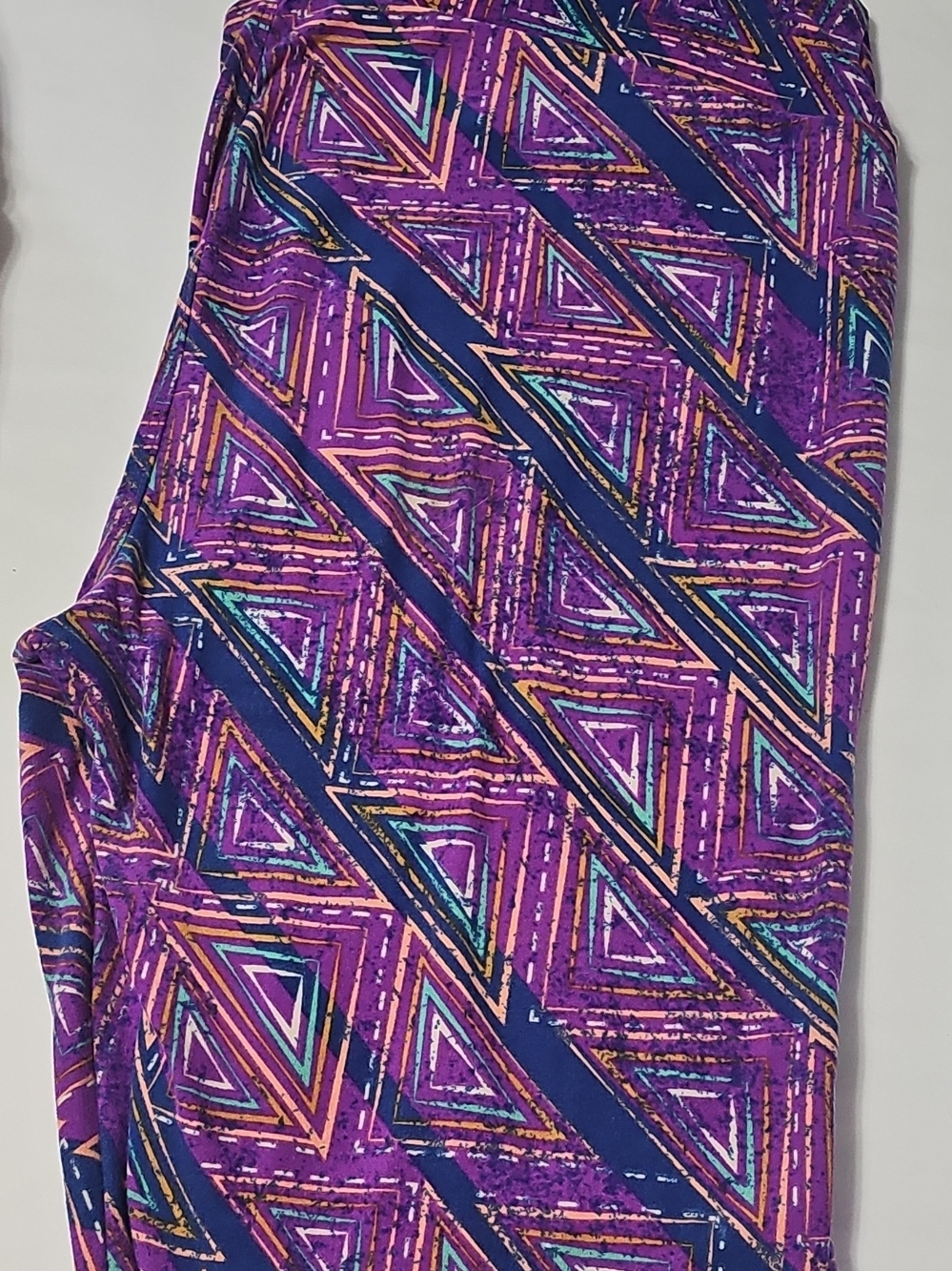 LuLaRoe Purple Geometric Triangle Print Leggings